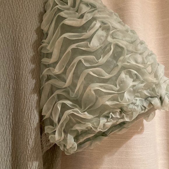Mint Green Top with puffy cool shot sleeves - Picture 2 of 2